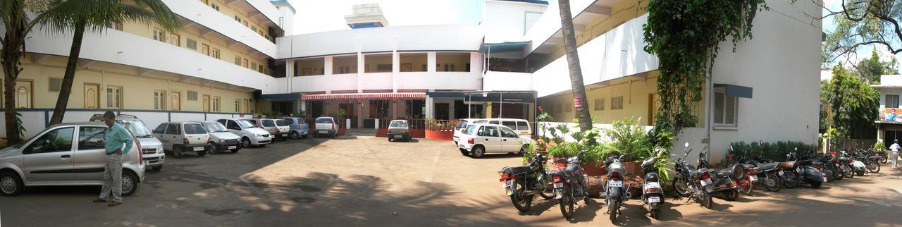 Hotel Tourist, Colhapur Exterior foto