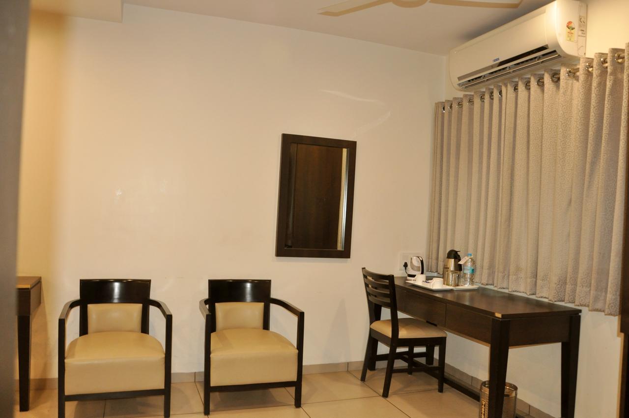 Hotel Tourist, Colhapur Exterior foto