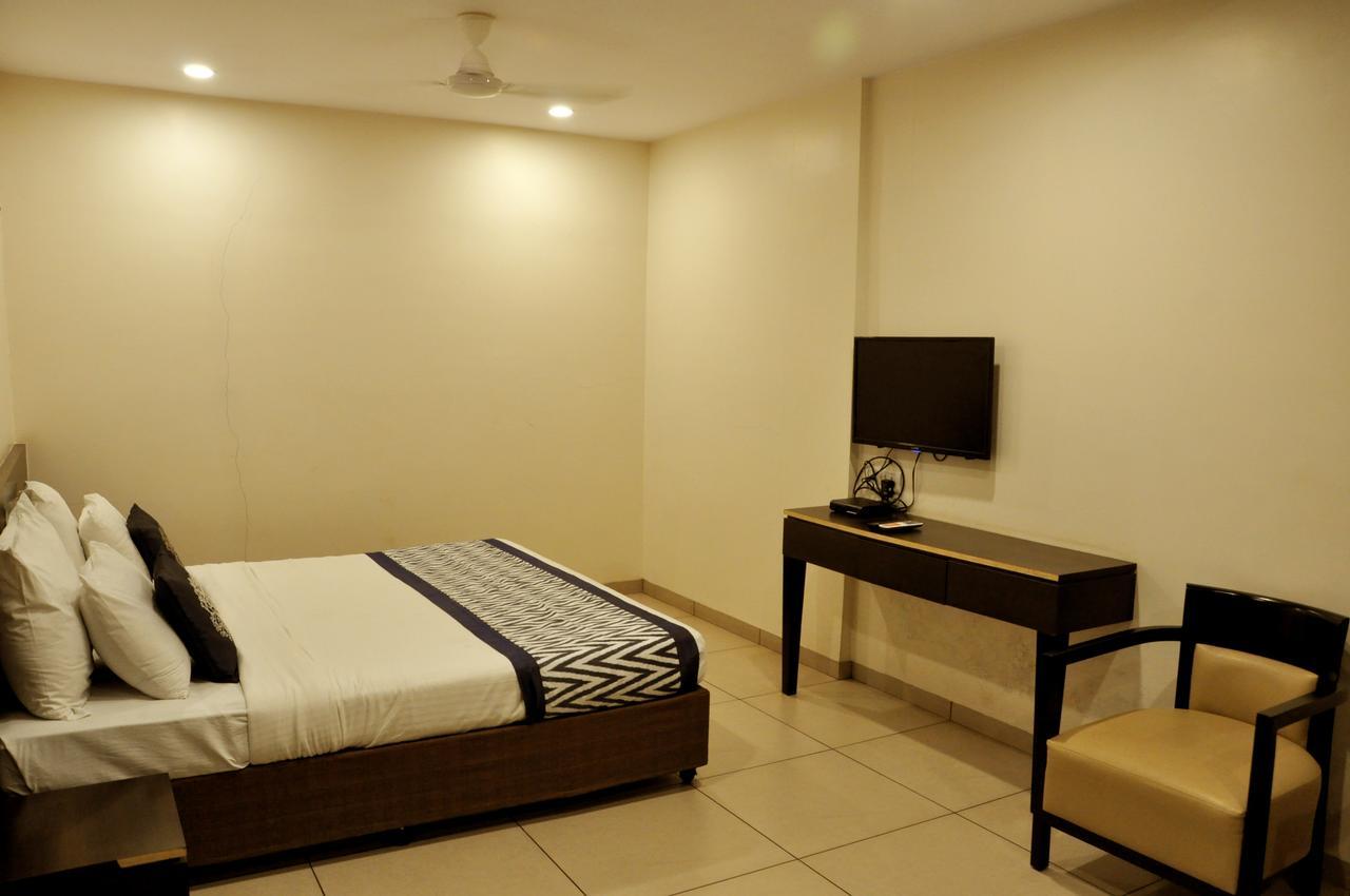 Hotel Tourist, Colhapur Exterior foto
