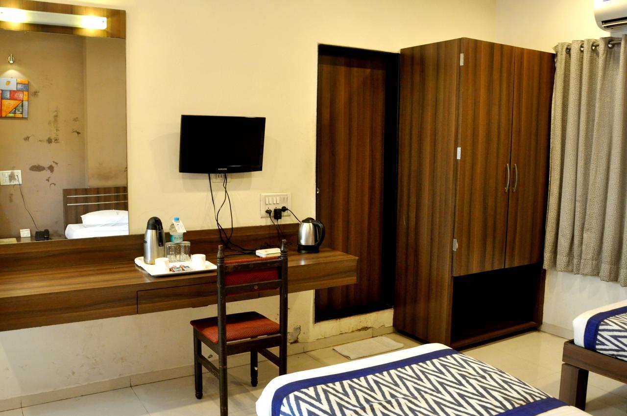 Hotel Tourist, Colhapur Exterior foto