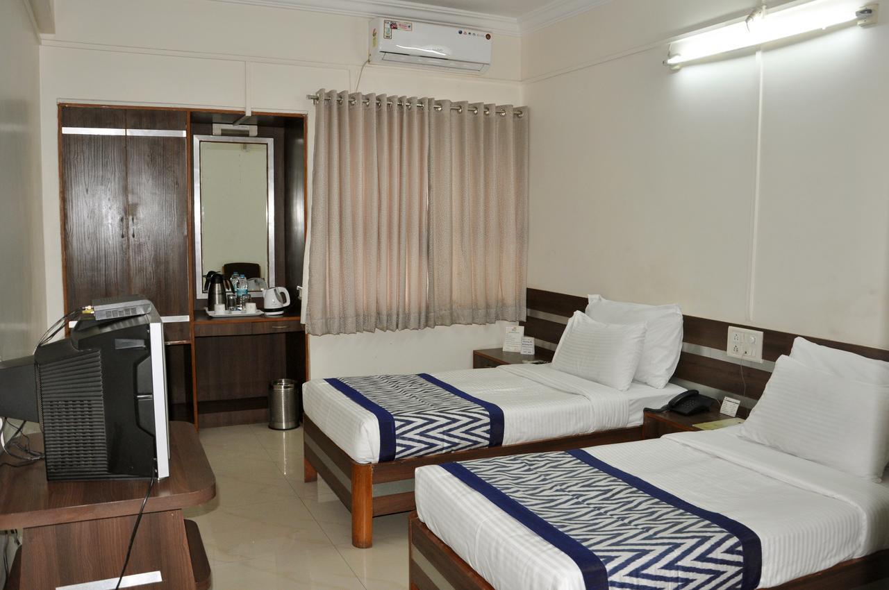 Hotel Tourist, Colhapur Exterior foto
