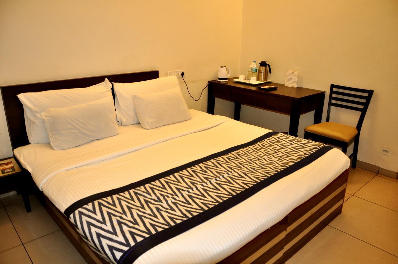 Hotel Tourist, Colhapur Exterior foto