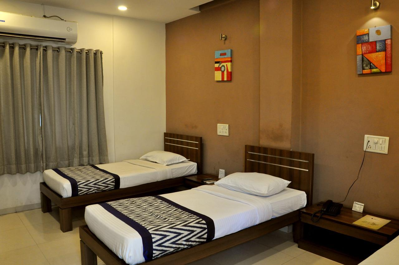 Hotel Tourist, Colhapur Exterior foto