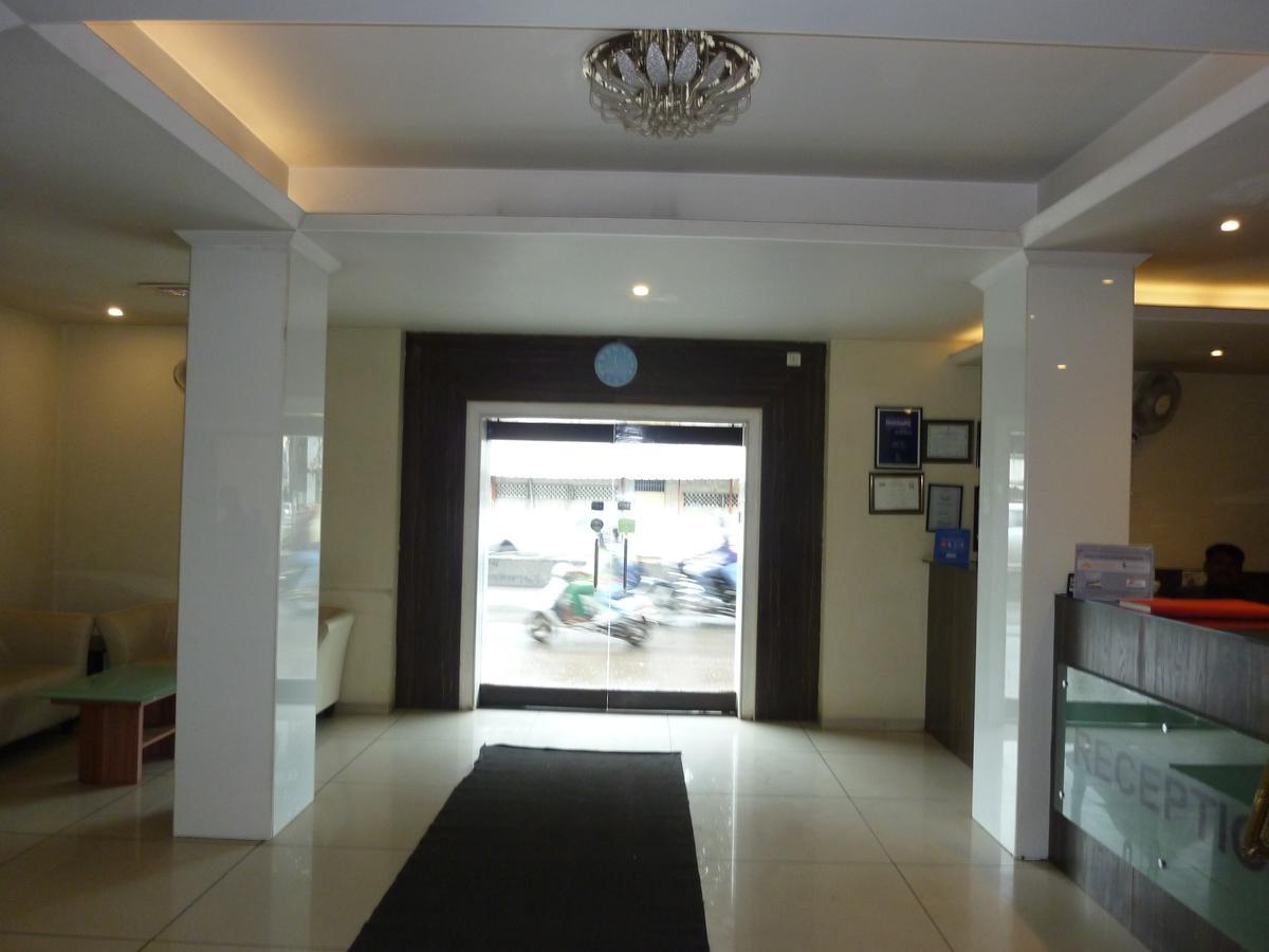 Hotel Tourist, Colhapur Exterior foto