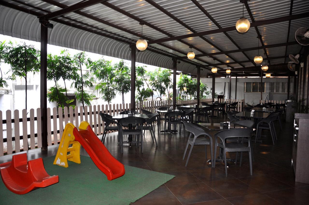 Hotel Tourist, Colhapur Exterior foto