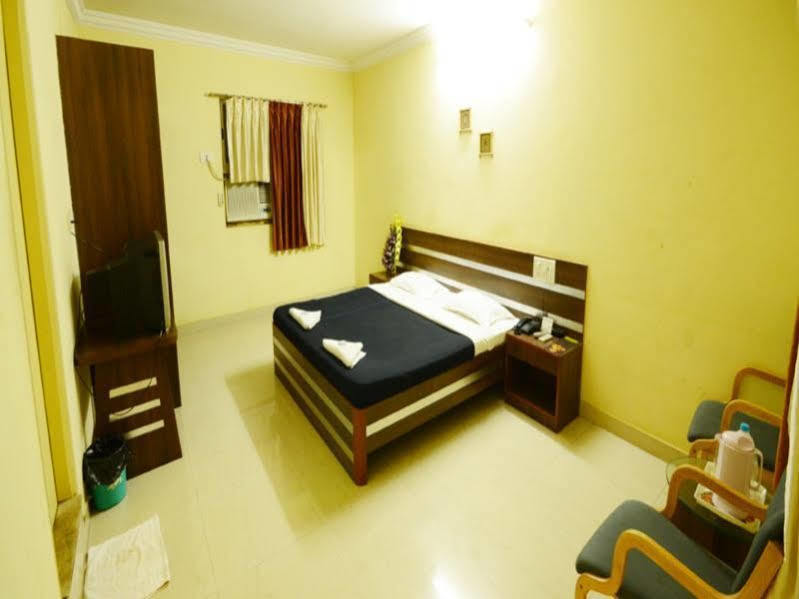Hotel Tourist, Colhapur Exterior foto