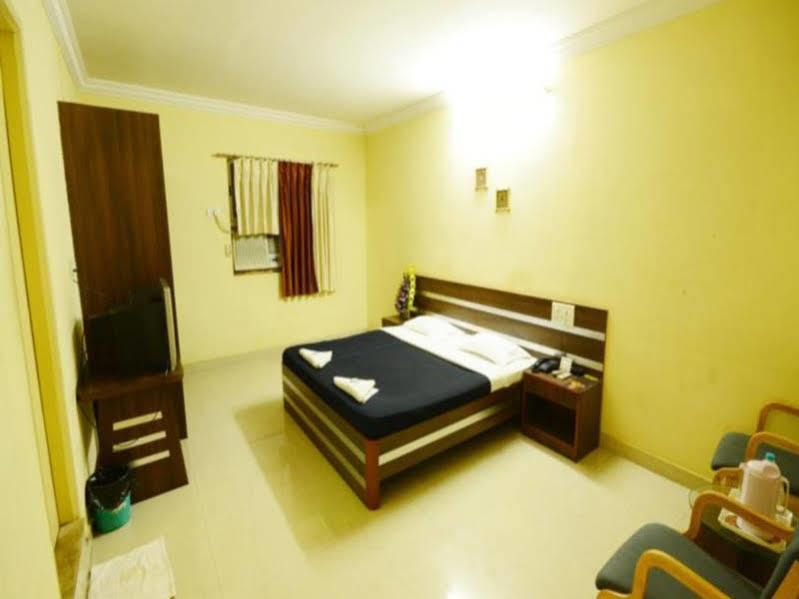 Hotel Tourist, Colhapur Exterior foto