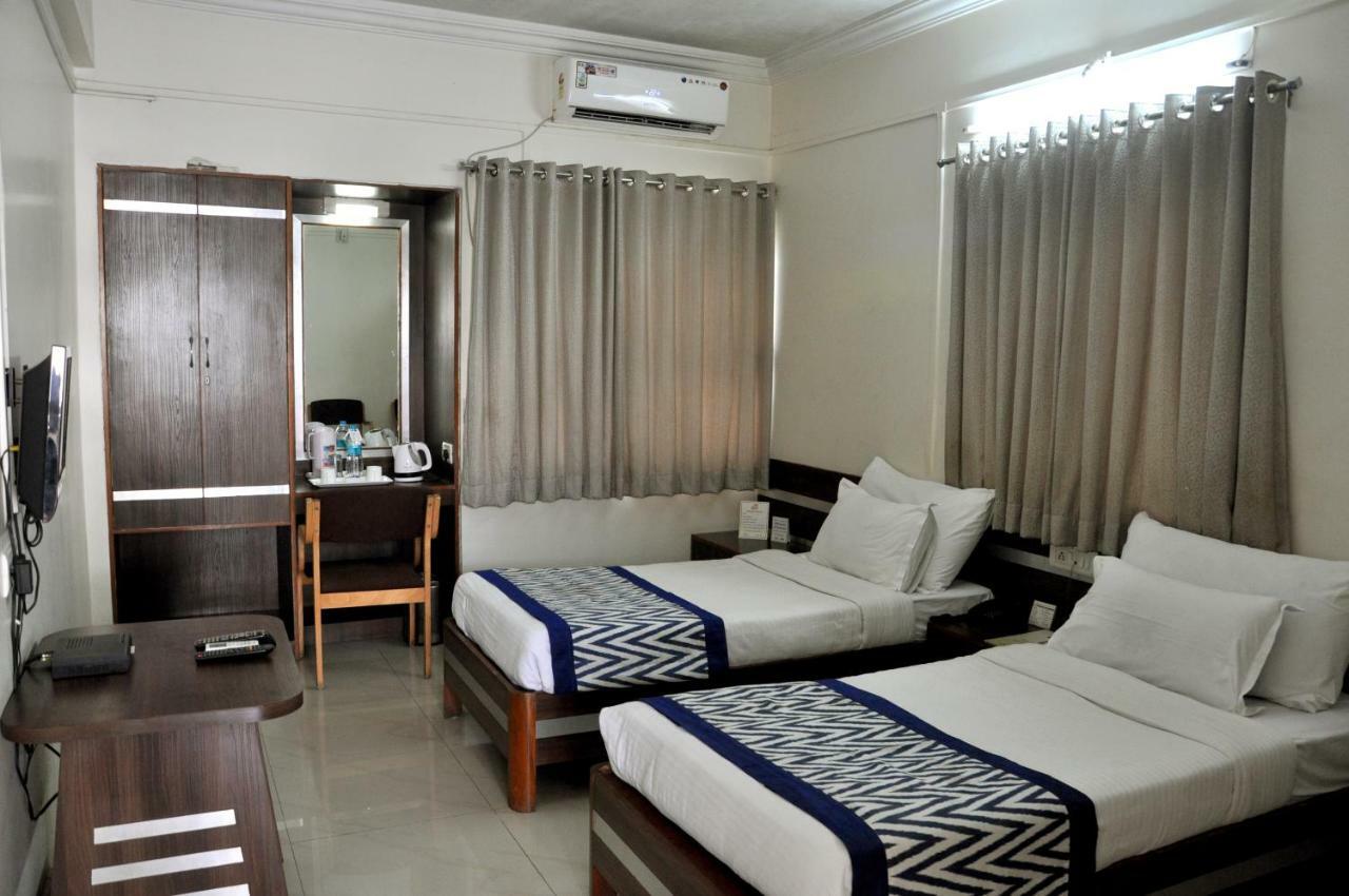 Hotel Tourist, Colhapur Exterior foto