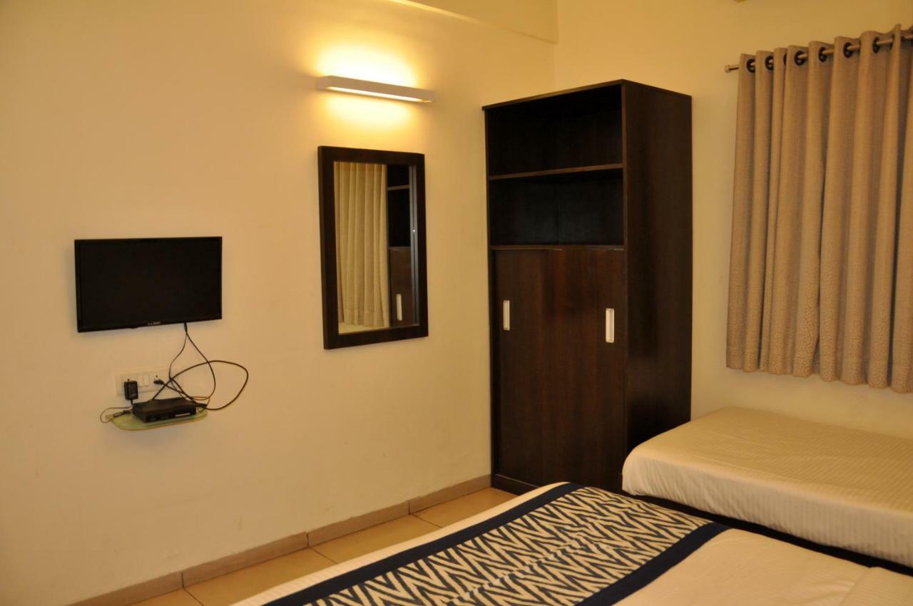 Hotel Tourist, Colhapur Exterior foto